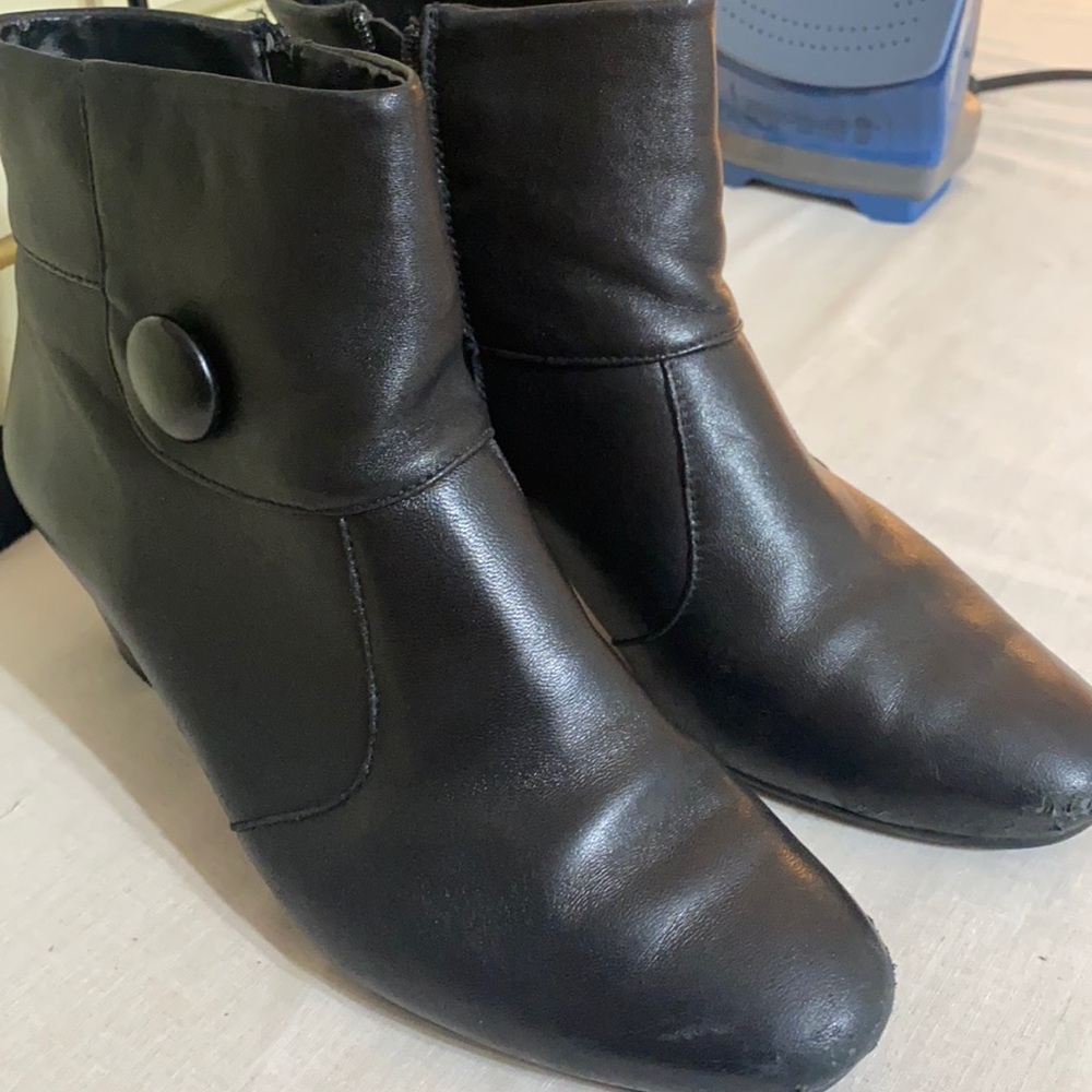 Spring Step Black Leather Ankle Boots